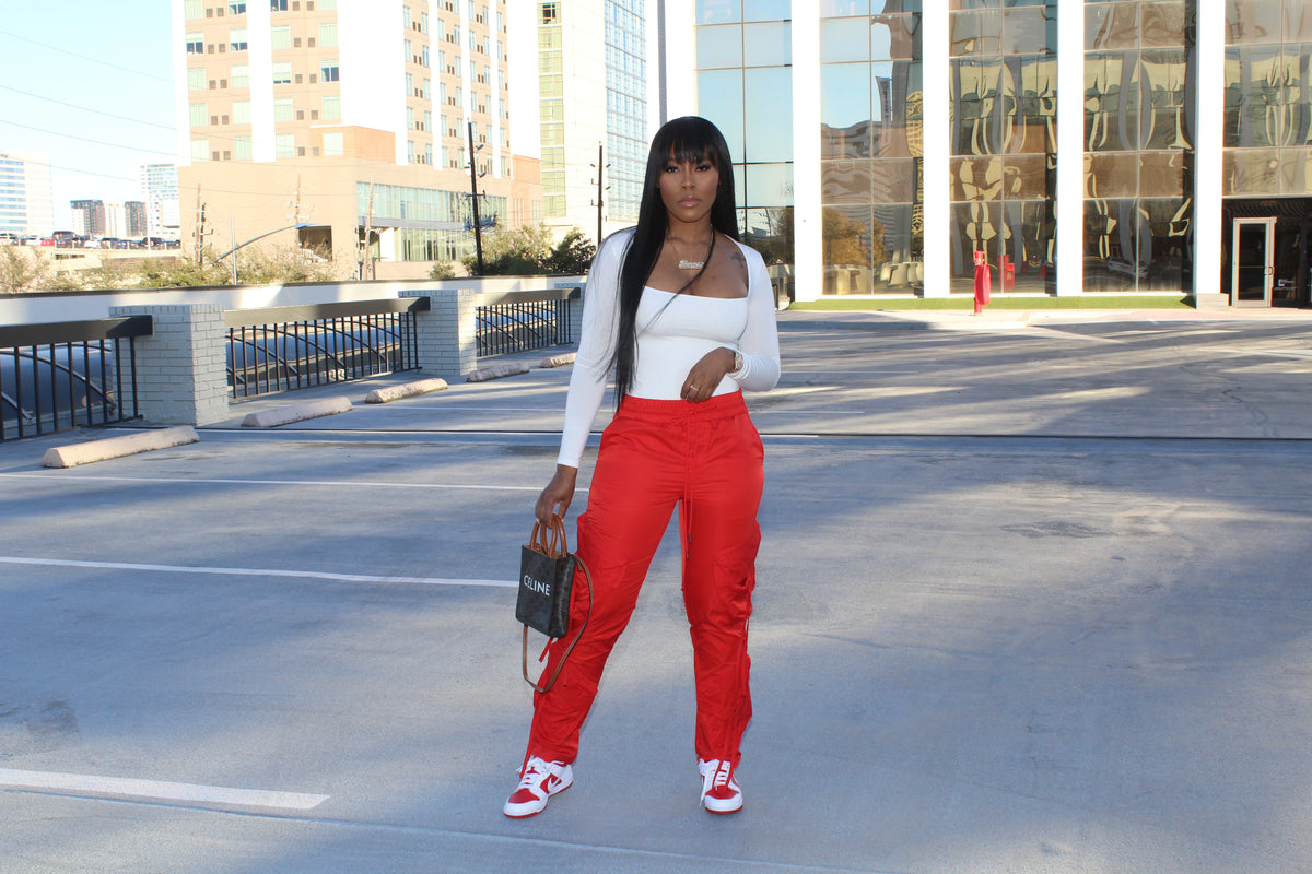 Red cargo pants on sale outfit